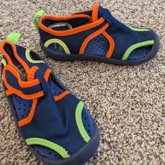 SUMMER READY - Oshkosh water shoes toddler 7 - Picture 1 of 6